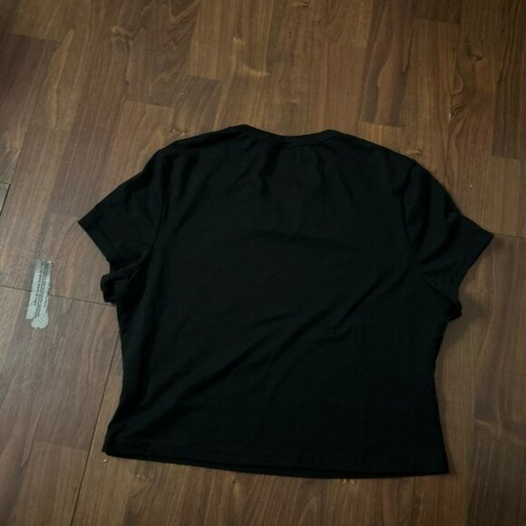 Black Short Sleeve T-Shirt cropped - Picture 2 of 2